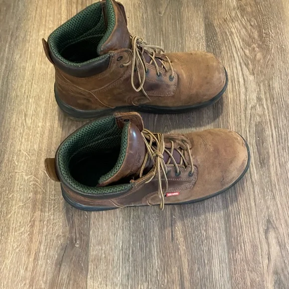 Men’s size 11 Red Wing composite toe work boots. - Picture 3 of 7